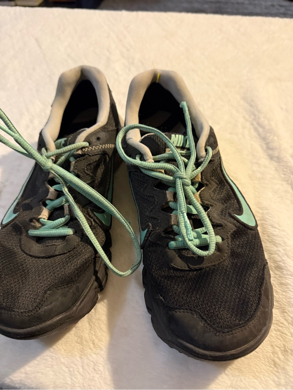 Nike Women’s Black & Mint Athletic Running Shoes